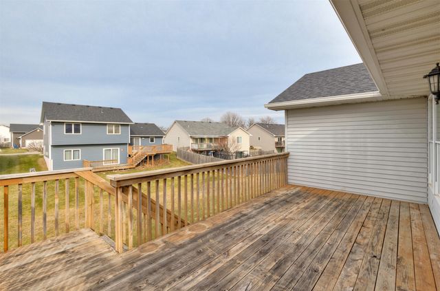 2536 Riverwoods Avenue, Des Moines, IA 50320