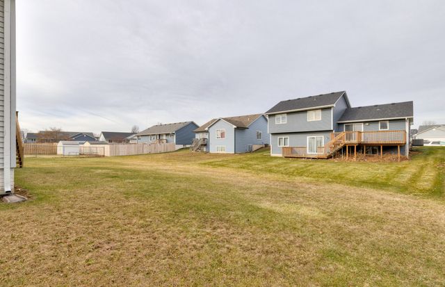 2536 Riverwoods Avenue, Des Moines, IA 50320