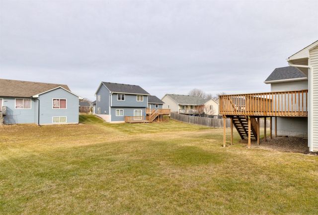 2536 Riverwoods Avenue, Des Moines, IA 50320