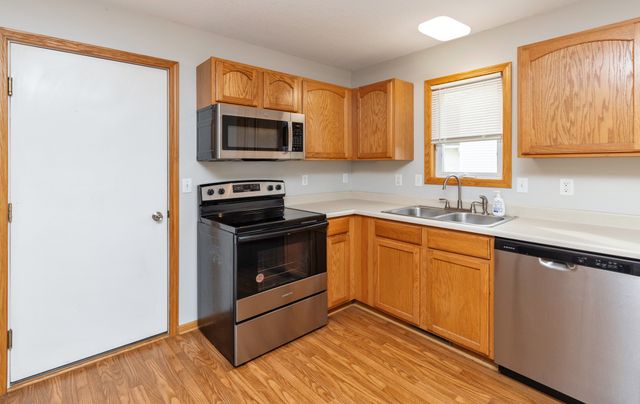 2536 Riverwoods Avenue, Des Moines, IA 50320