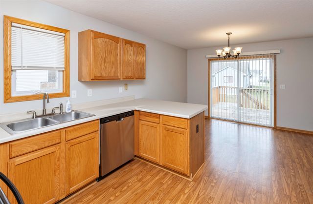 2536 Riverwoods Avenue, Des Moines, IA 50320