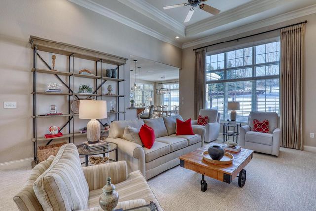 1196 Mary Hill CIRCLE, Hartland, WI 53029