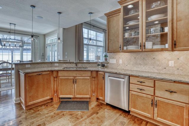 1196 Mary Hill CIRCLE, Hartland, WI 53029