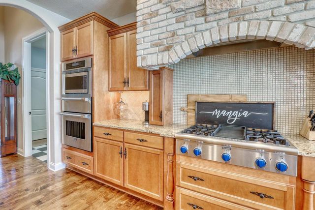 1196 Mary Hill CIRCLE, Hartland, WI 53029