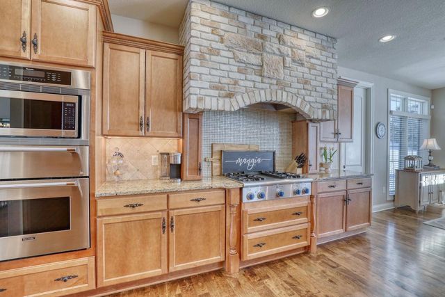 1196 Mary Hill CIRCLE, Hartland, WI 53029