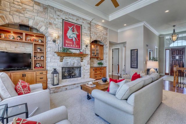 1196 Mary Hill CIRCLE, Hartland, WI 53029