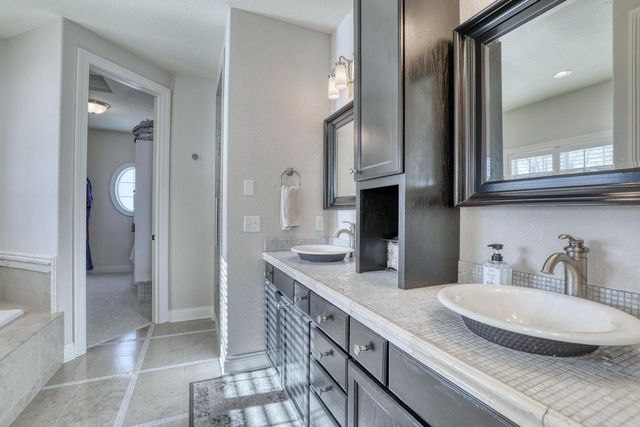 1196 Mary Hill CIRCLE, Hartland, WI 53029