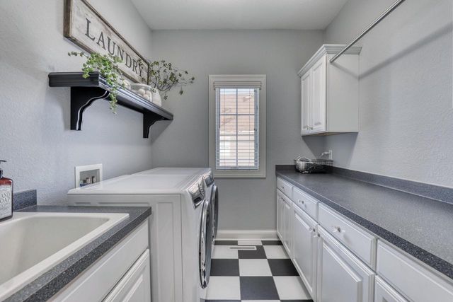 1196 Mary Hill CIRCLE, Hartland, WI 53029