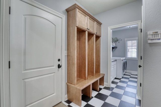 1196 Mary Hill CIRCLE, Hartland, WI 53029