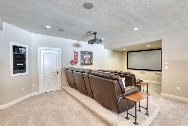 1196 Mary Hill CIRCLE, Hartland, WI 53029