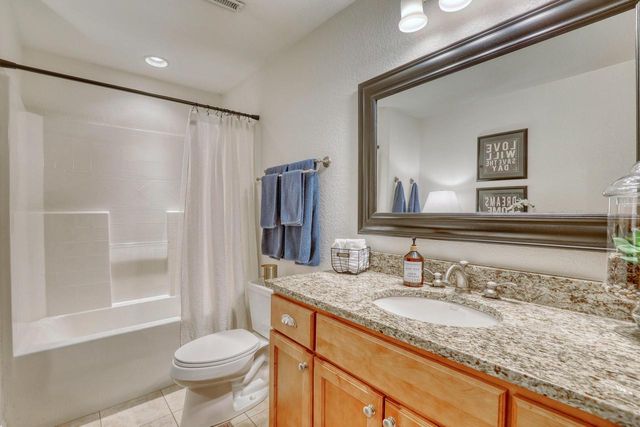 1196 Mary Hill CIRCLE, Hartland, WI 53029