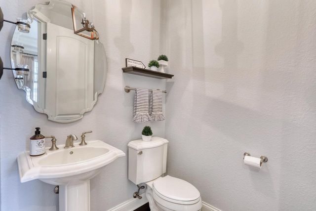 1196 Mary Hill CIRCLE, Hartland, WI 53029