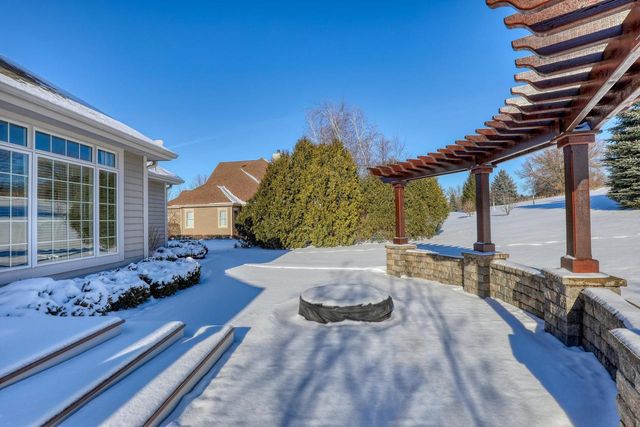 1196 Mary Hill CIRCLE, Hartland, WI 53029