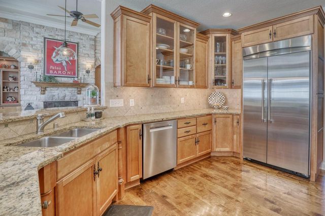 1196 Mary Hill CIRCLE, Hartland, WI 53029