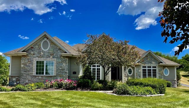 1196 Mary Hill CIRCLE, Hartland, WI 53029