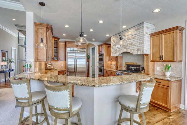 1196 Mary Hill CIRCLE, Hartland, WI 53029