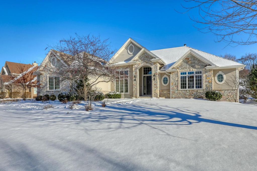 1196 Mary Hill CIRCLE, Hartland, WI 53029