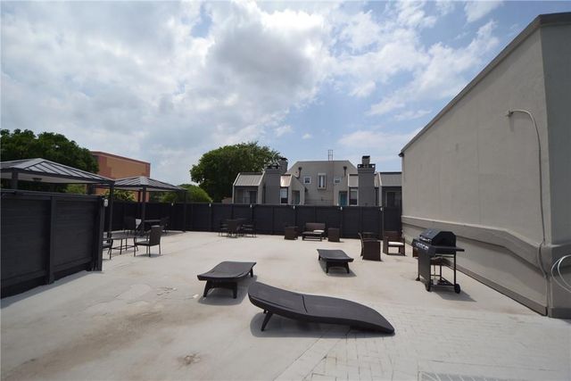 935 La Posada DR 141, Austin, TX 78752