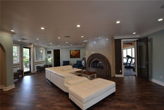 935 La Posada DR 141, Austin, TX 78752