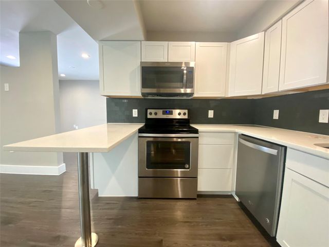 935 La Posada DR 141, Austin, TX 78752
