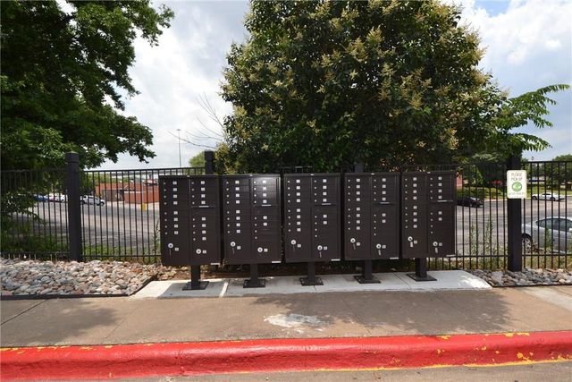 935 La Posada DR 141, Austin, TX 78752
