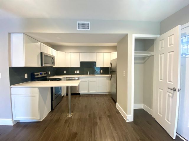 935 La Posada DR 141, Austin, TX 78752