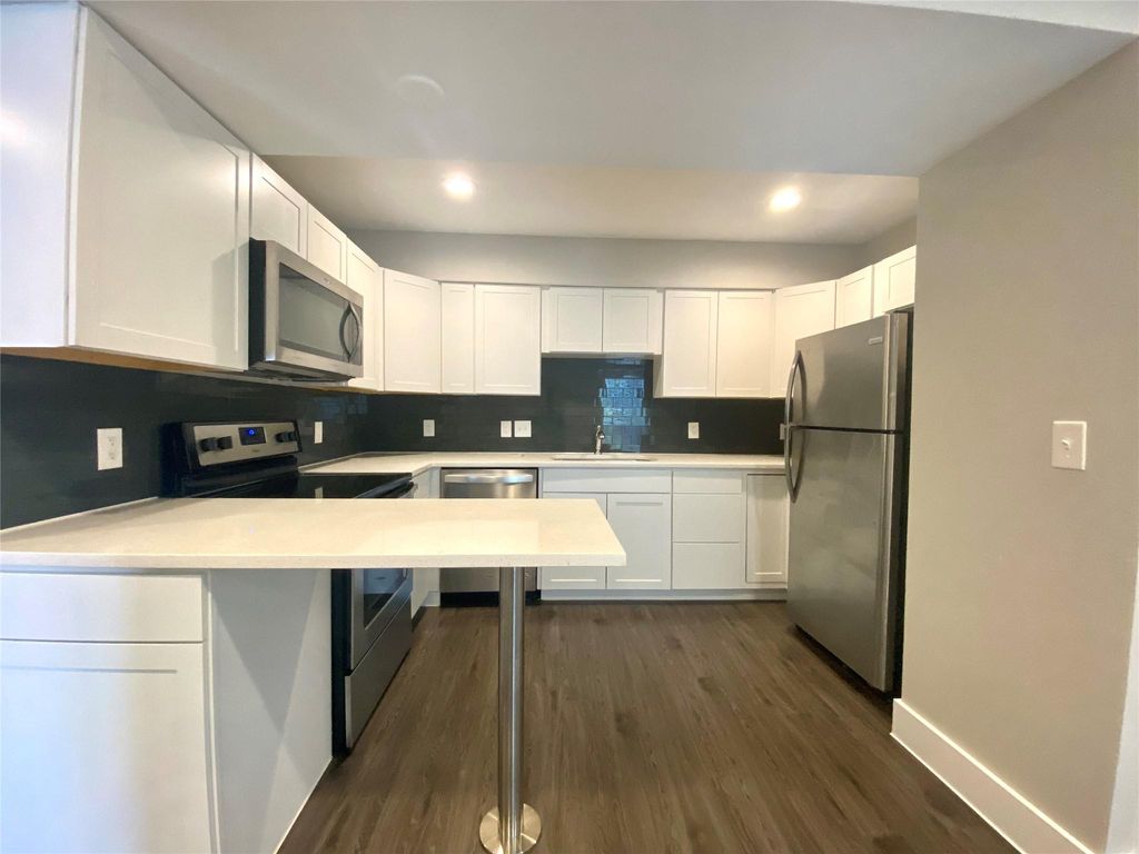 935 La Posada DR 141, Austin, TX 78752