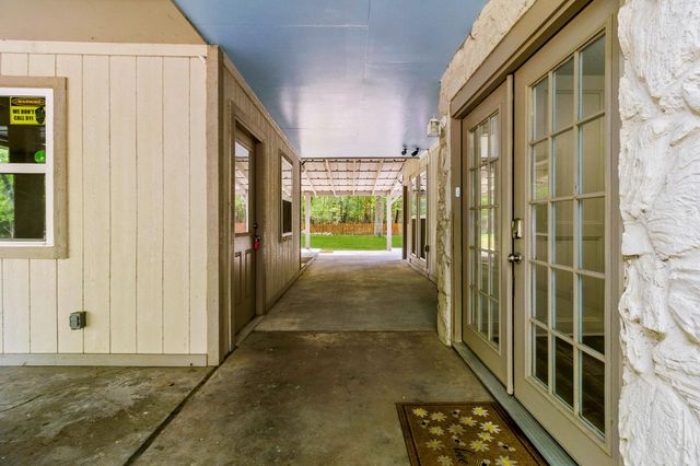 21 Red Oak Circle, Point Blank, TX 77364