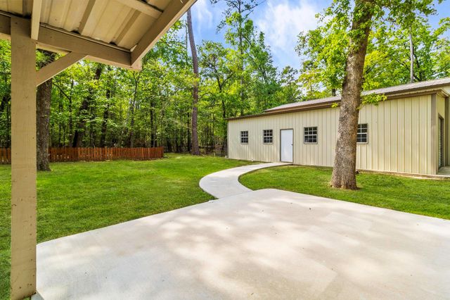 21 Red Oak Circle, Point Blank, TX 77364