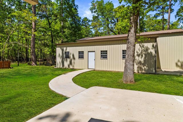 21 Red Oak Circle, Point Blank, TX 77364
