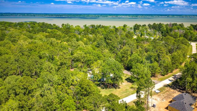 21 Red Oak Circle, Point Blank, TX 77364