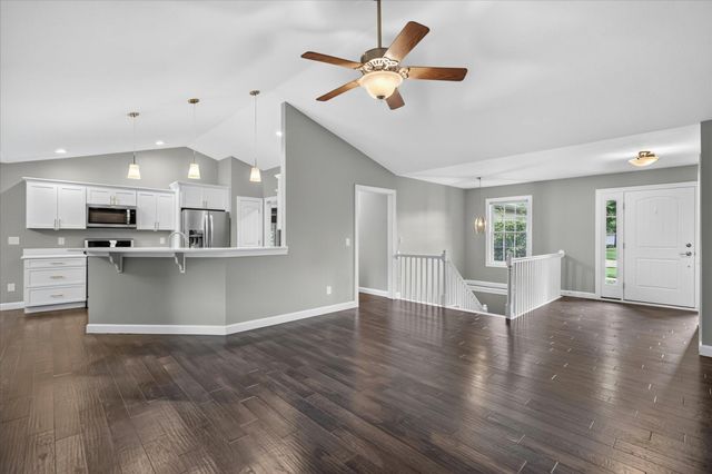 69914 Roy Drive, Edwardsburg, MI 49112