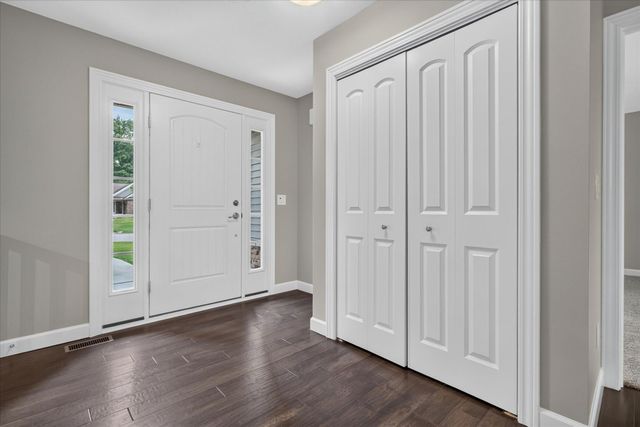 69914 Roy Drive, Edwardsburg, MI 49112