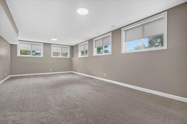 69914 Roy Drive, Edwardsburg, MI 49112