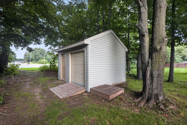 69914 Roy Drive, Edwardsburg, MI 49112