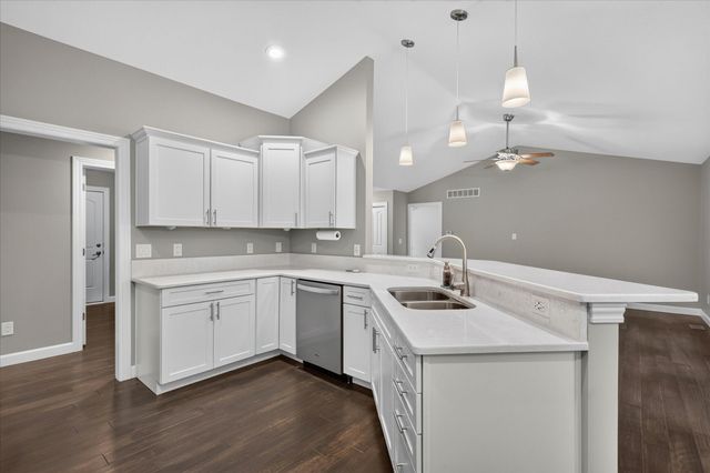 69914 Roy Drive, Edwardsburg, MI 49112