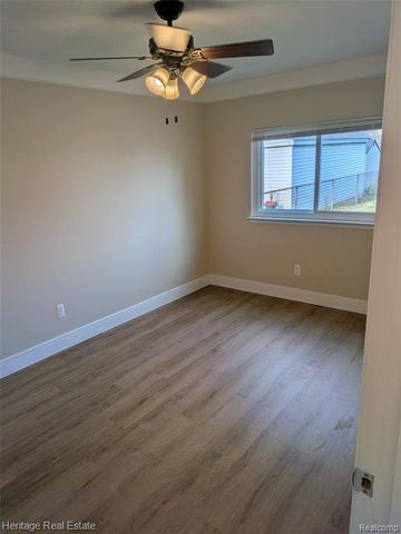 30760 Palmer Boulevard, Madison Heights, MI 48071