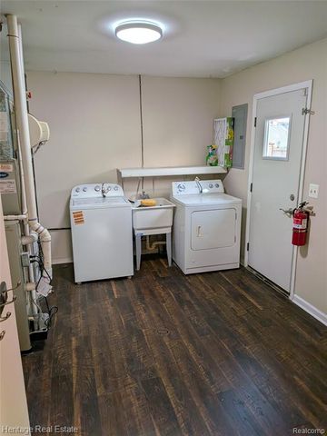 30760 Palmer Boulevard, Madison Heights, MI 48071