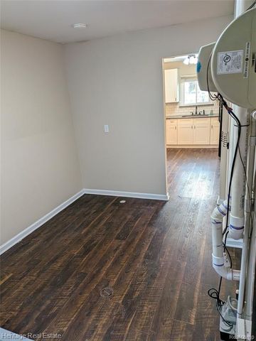 30760 Palmer Boulevard, Madison Heights, MI 48071