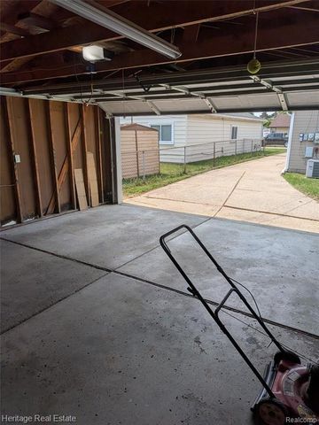 30760 Palmer Boulevard, Madison Heights, MI 48071