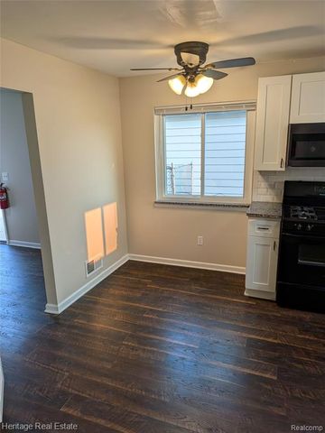30760 Palmer Boulevard, Madison Heights, MI 48071