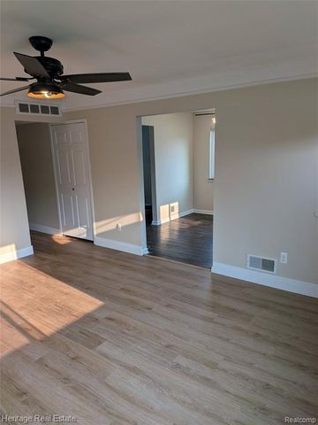 30760 Palmer Boulevard, Madison Heights, MI 48071