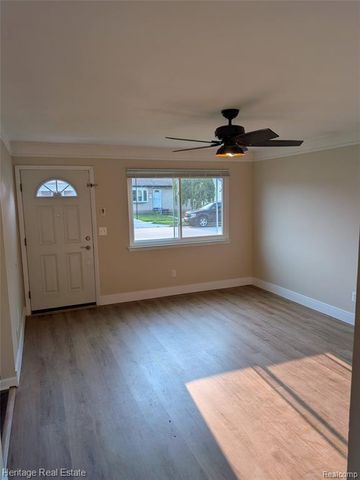 30760 Palmer Boulevard, Madison Heights, MI 48071