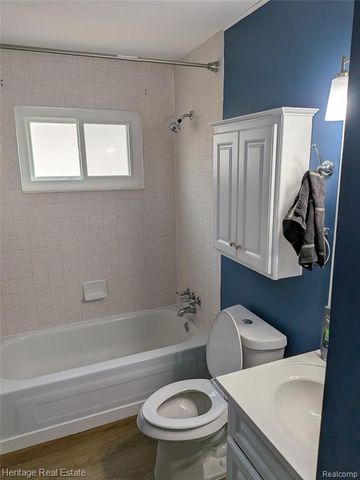 30760 Palmer Boulevard, Madison Heights, MI 48071