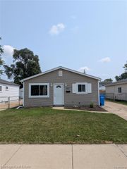 30760 Palmer Boulevard, Madison Heights, MI 48071