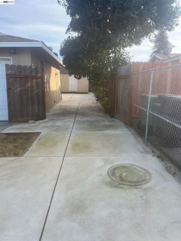 4820 MCNARY COURT, Modesto, CA 95357