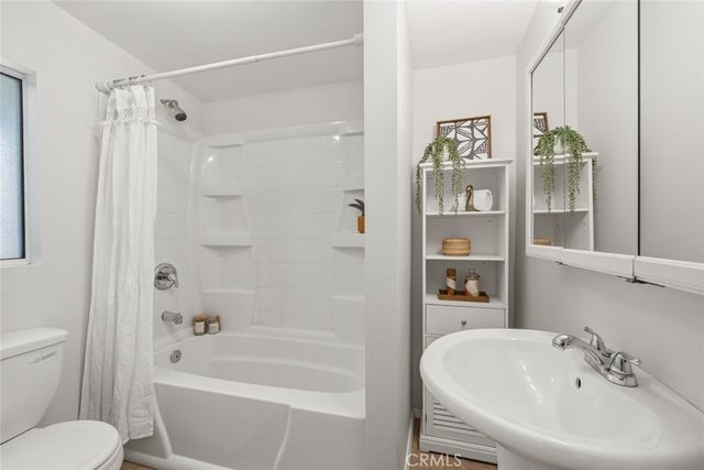 6700 Gloria Avenue, Van Nuys, CA 91406