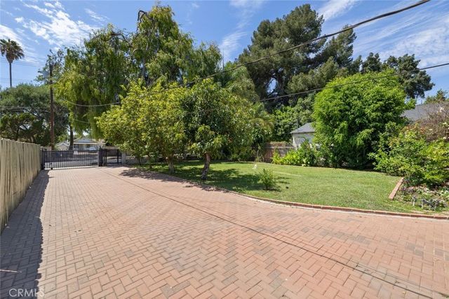 6700 Gloria Avenue, Van Nuys, CA 91406