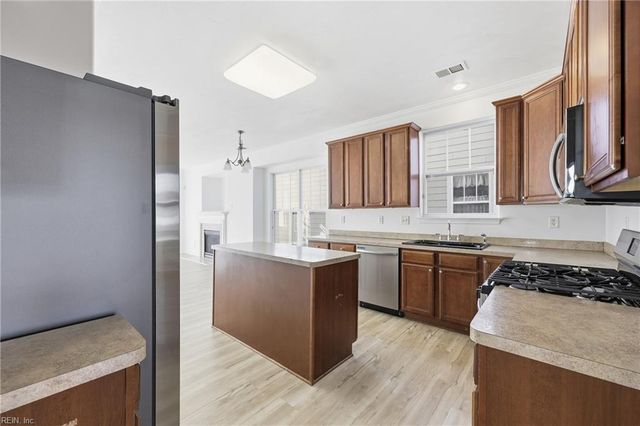 3 Rockingham DR, Hampton, VA 23669