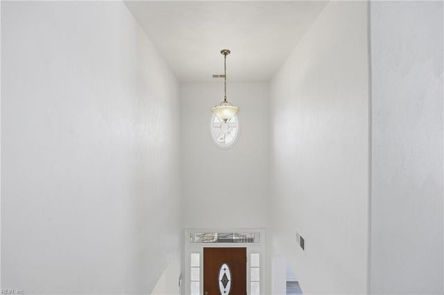 3 Rockingham DR, Hampton, VA 23669